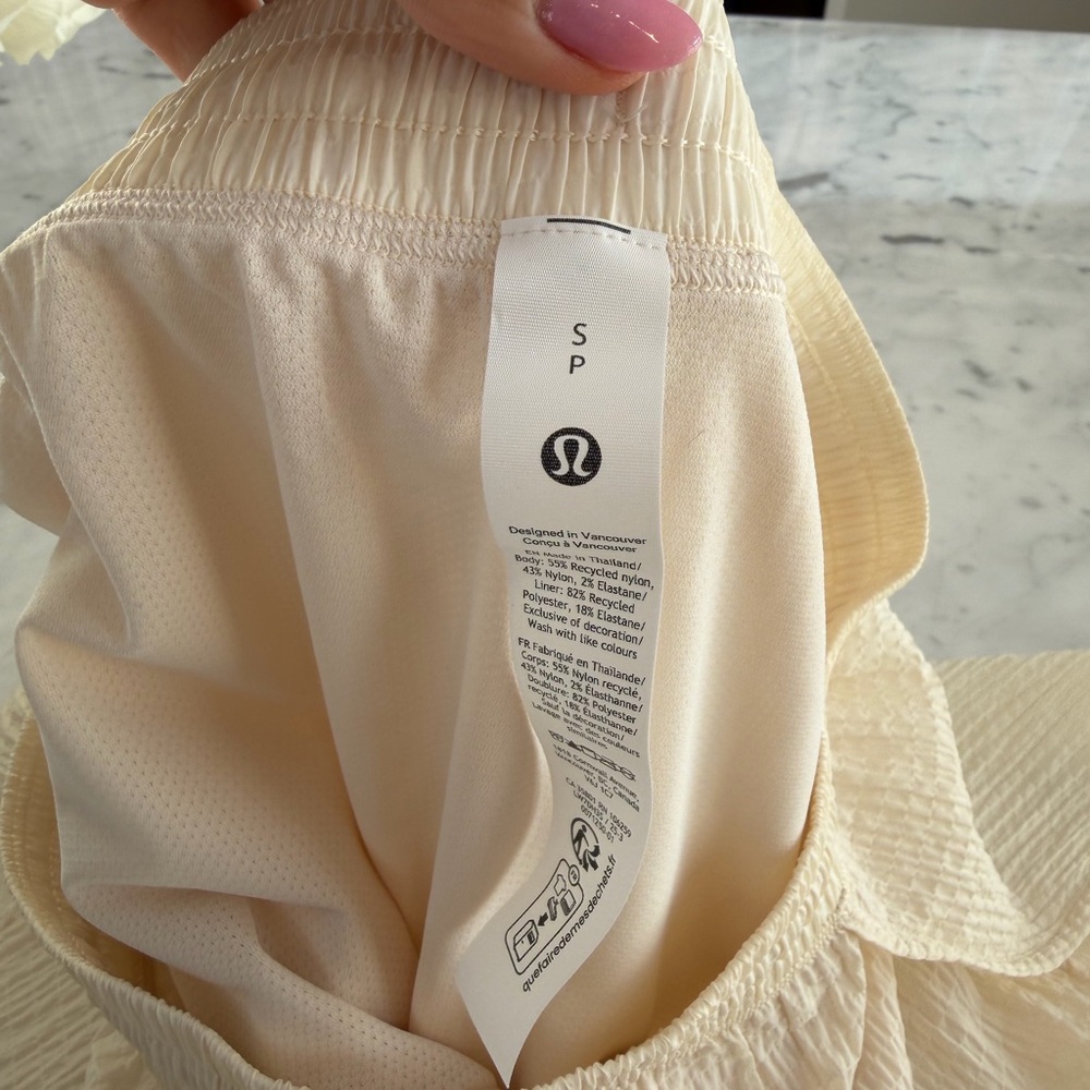 Preowned Lululemon Negative Split Textured Run Short 2.5" Cream Shorts Small - Picture 3 of 7